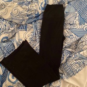 Aritzia TNA regular flared leggings size medium